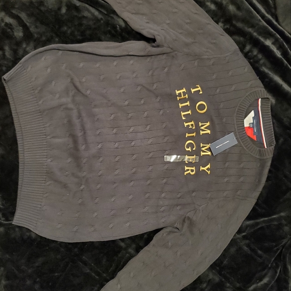 (SOLD) Tommy Hilfiger Men's Cable-Knit Cotton Sweater - Picture 3 of 3